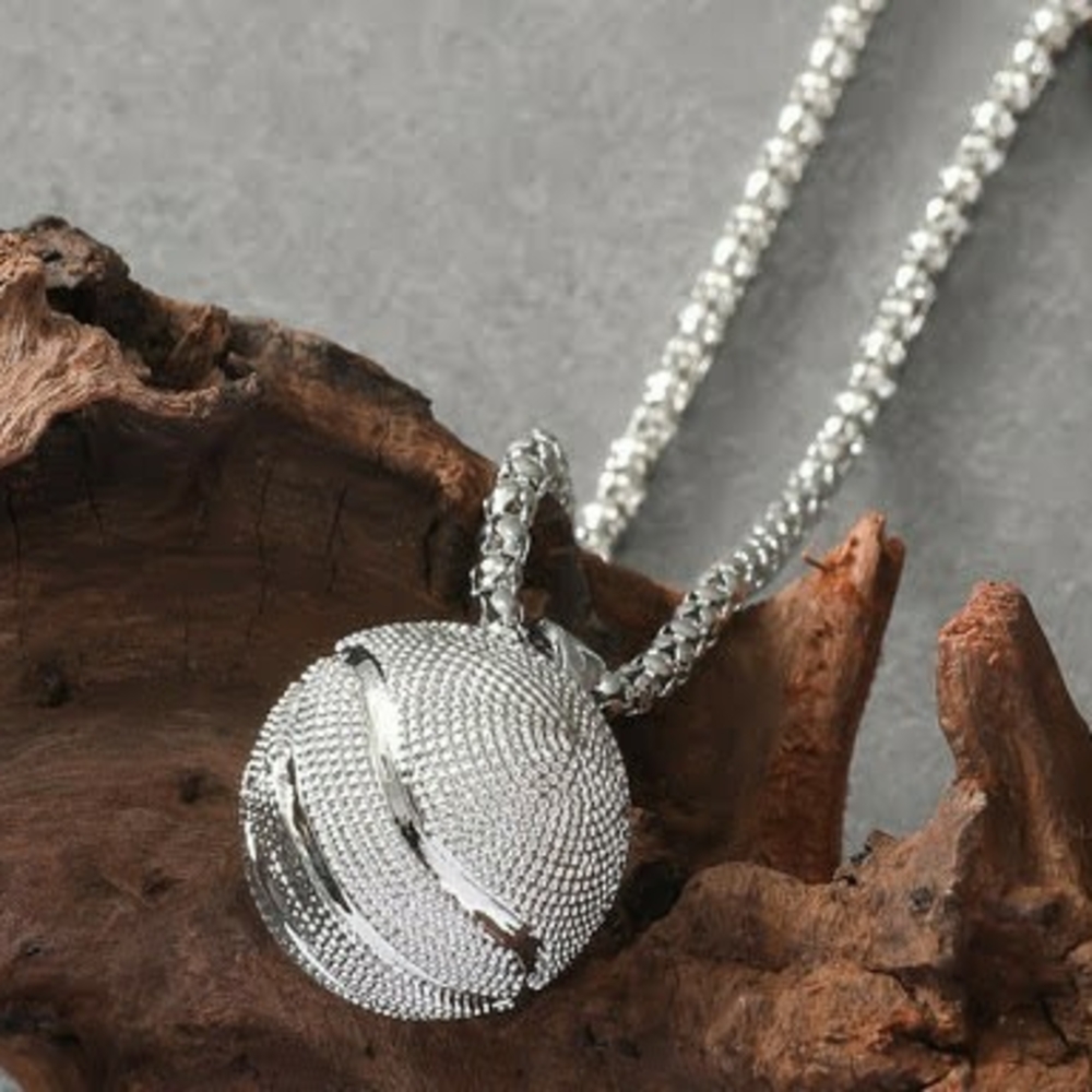 Elegant Silvery Necklace